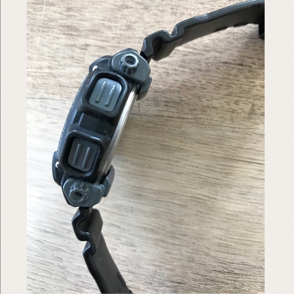 Men’s Casio G-Shock DW9052-1V Watch - Picture 6 of 8